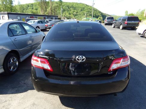 Used 2011 Toyota Camry LE image 4