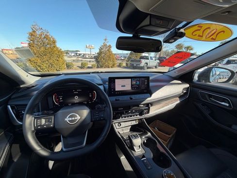 Certified 2025 Nissan Rogue Platinum w/ Platinum Premium Package AWD/4WD image 21