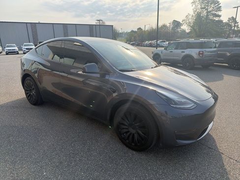 Used 2023 Tesla Model Y Long Range image 8