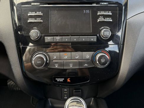 Used 2018 Nissan Rogue Sport S AWD/4WD image 9
