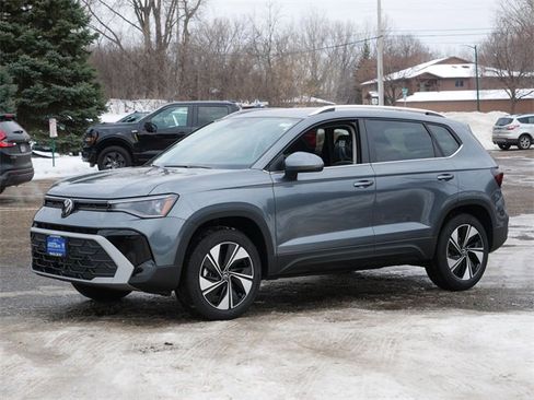 New 2026 Volkswagen Taos SE image 4