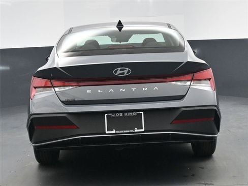 New 2026 Hyundai Elantra SE image 22