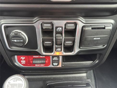 Used 2022 Jeep Wrangler Unlimited Rubicon w/ Cold Weather Group image 14