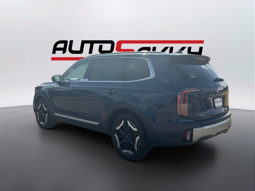 Used 2023 Kia Telluride EX w/ EX Captain's Chair Package FWD image 7