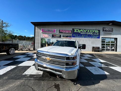 Used 2015 Chevrolet Silverado 2500 W/T w/ WT Convenience Package AWD/4WD image 4