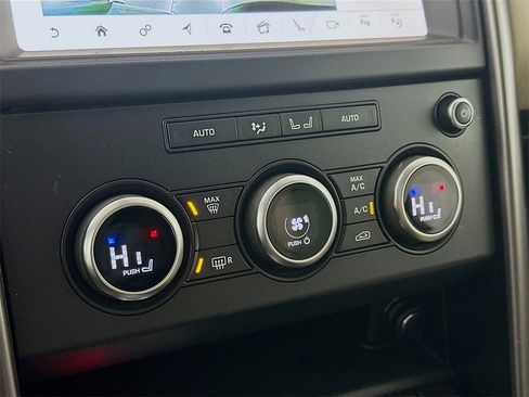 Used 2020 Land Rover Discovery Landmark image 18