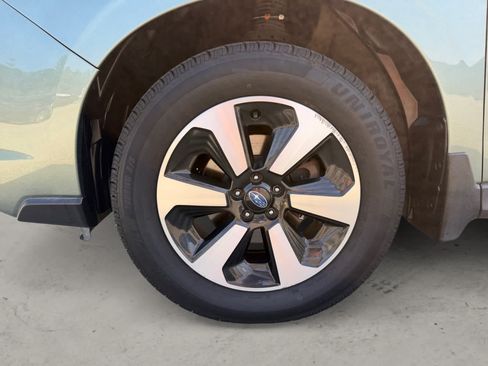 Used 2017 Subaru Forester 2.5i Limited AWD/4WD image 10