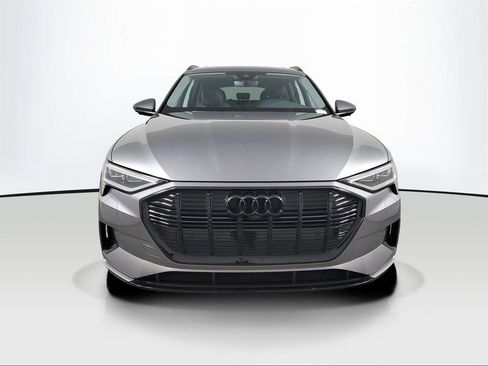 Used 2023 Audi e-tron Premium Plus w/ Premium Plus Package image 2