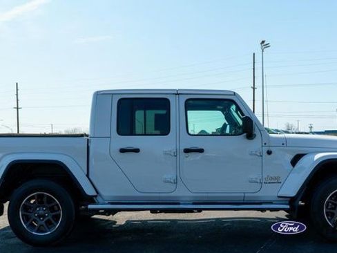 Used 2021 Jeep Gladiator Overland w/ Uconnect 4C Nav & Sound Group AWD/4WD image 5