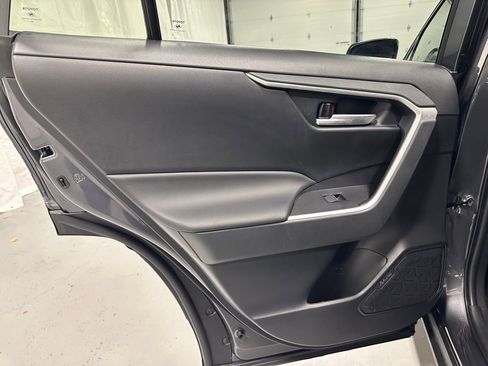 Used 2025 Toyota RAV4 XLE image 41