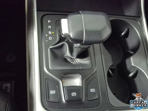 Used 2025 Kia Carnival FWD image 20