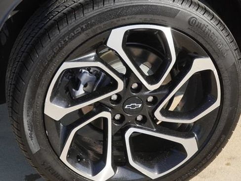 Used 2024 Chevrolet Trax RS w/ Sunroof Package FWD image 11