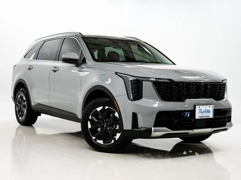 Certified 2025 Kia Sorento S image 5