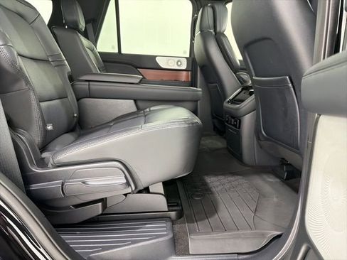 Used 2022 Lincoln Navigator Reserve AWD/4WD image 25
