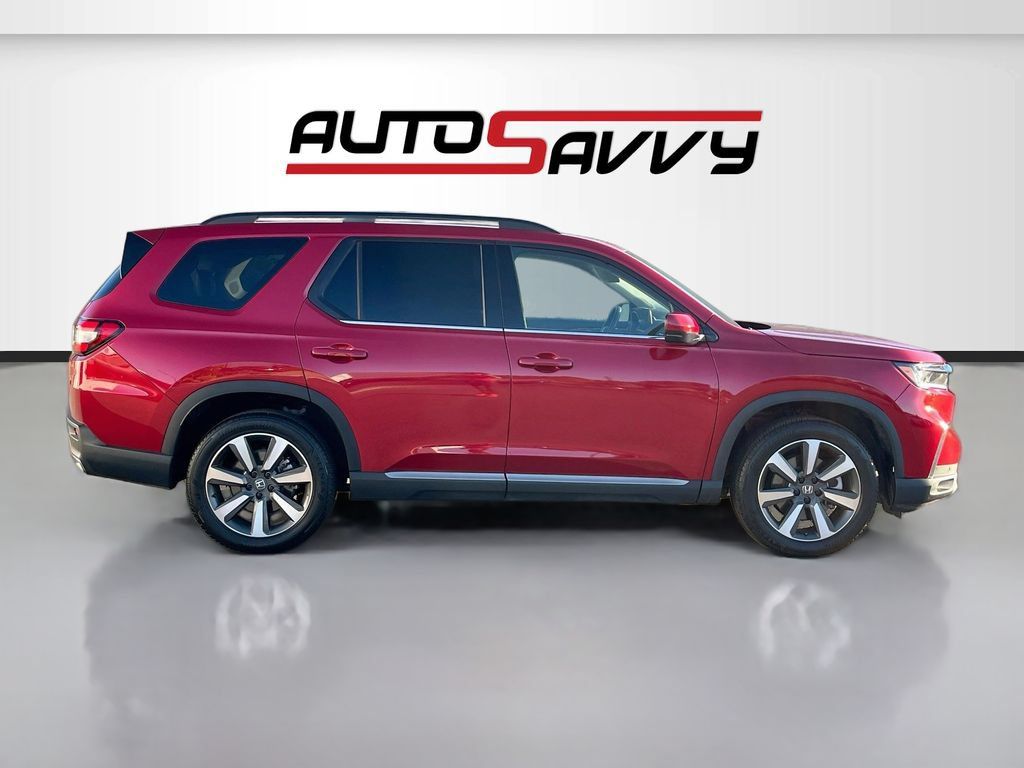 Used 2025 Honda Pilot Touring image 8