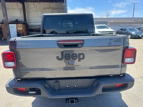 Used 2022 Jeep Gladiator Sport AWD/4WD image 6
