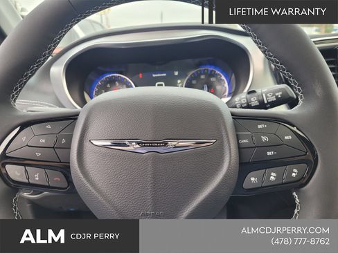 New 2026 Chrysler Pacifica Limited w/ S Appearance Package FWD image 26