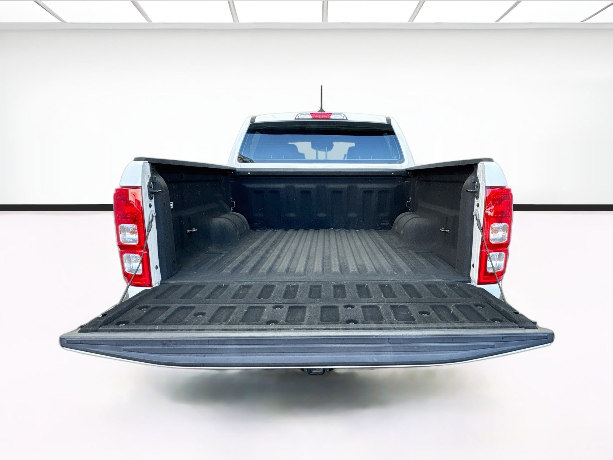 Used 2019 Ford Ranger XL w/ Equipment Group 101A Mid AWD/4WD image 16