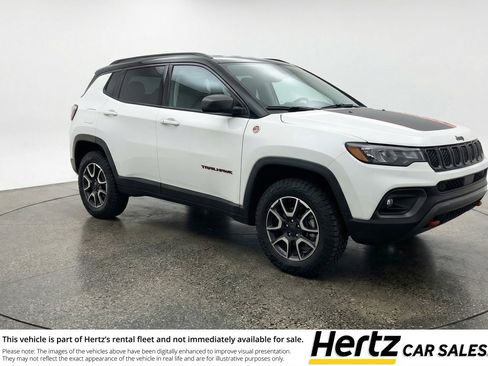 Used 2025 Jeep Compass Trailhawk image 1