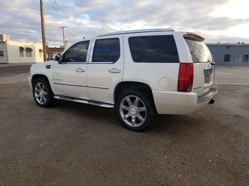 Used 2007 Cadillac Escalade AWD w/ Information Package image 3