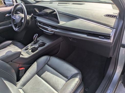 Used 2024 Cadillac XT4 Premium Luxury image 30