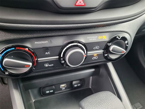 Used 2025 Kia Soul LX image 14