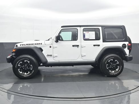 Used 2025 Jeep Wrangler Unlimited Rubicon AWD/4WD image 3