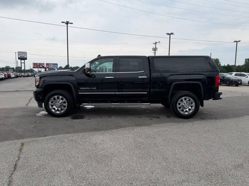 Used 2018 GMC Sierra 2500 Denali w/ Duramax Plus Package AWD/4WD image 9