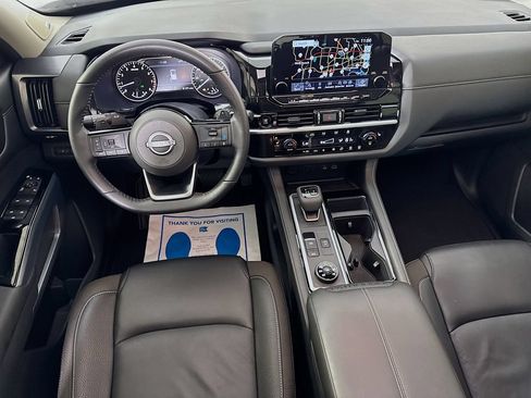 Used 2025 Nissan Pathfinder SL w/ SL Premium Package AWD/4WD image 30