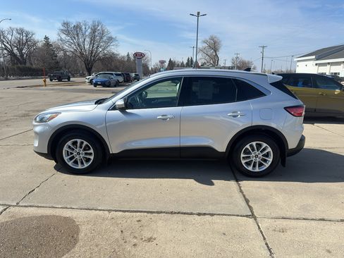 Used 2020 Ford Escape SE image 1
