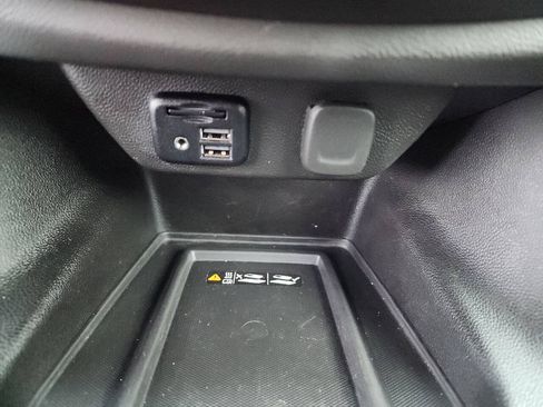 Used 2023 Chevrolet Traverse RS FWD image 40