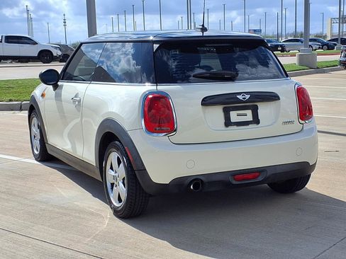 Used 2016 MINI Cooper 2-Door Hardtop image 2