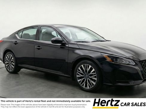 Used 2025 Nissan Altima 2.5 SV FWD image 1