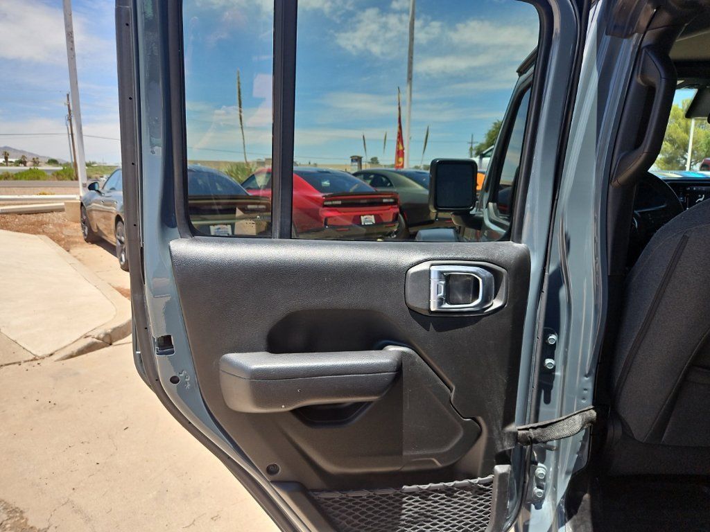 Used 2024 Jeep Wrangler Unlimited AWD/4WD image 13