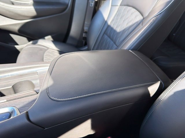 Used 2022 Buick Enclave Avenir w/ Avenir Technology Package FWD image 29