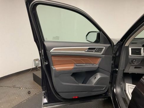 Used 2021 Volkswagen Atlas SEL Premium image 9