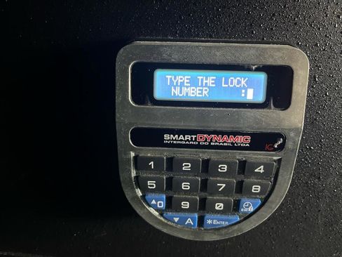 Used 2023 Mercedes-Benz Sprinter 2500 image 22