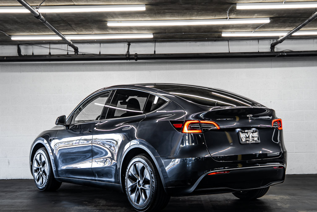 Used 2025 Tesla Model Y Long Range RWD image 3