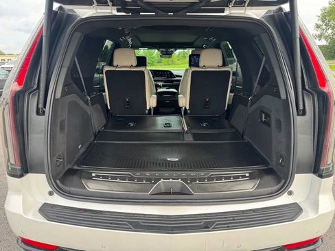 Used 2021 Cadillac Escalade Sport w/ LPO, Illumination Package AWD/4WD image 33