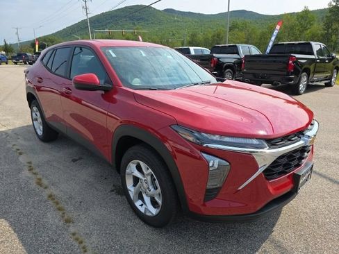 New 2026 Chevrolet Trax LS w/ LS Convenience Package FWD image 25