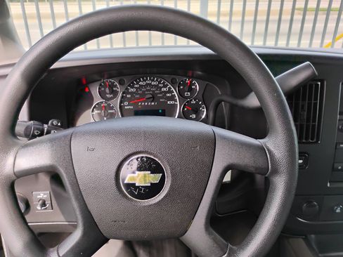 Used 2019 Chevrolet Express 2500 image 63