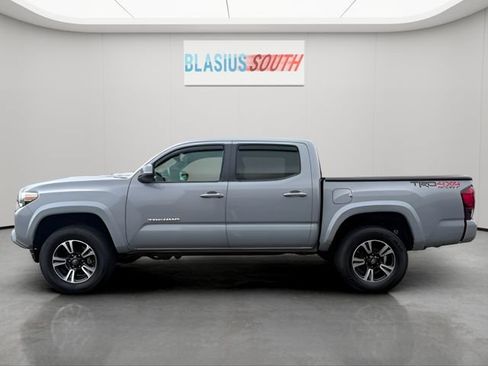 Used 2019 Toyota Tacoma TRD Sport AWD/4WD image 6