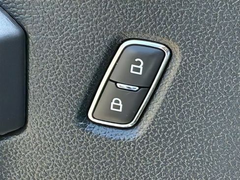 Used 2019 Ford F150 XLT w/ Equipment Group 302A Luxury AWD/4WD image 17