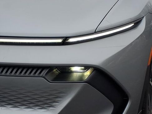 New 2026 Chevrolet Equinox EV LT image 8