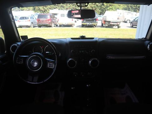 Used 2015 Jeep Wrangler Unlimited Sahara w/ Connectivity Group AWD/4WD image 52