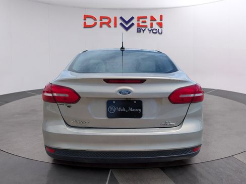 Used 2016 Ford Focus SE image 4