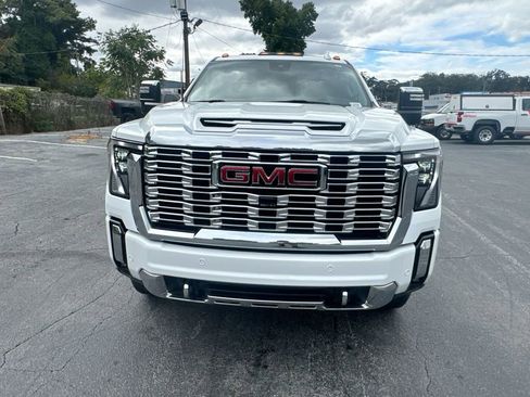 Used 2024 GMC Sierra 3500 Denali w/ Denali Reserve Package image 9