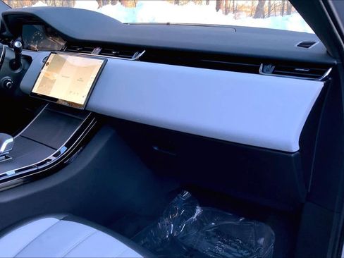 Certified 2026 Land Rover Range Rover Evoque Dynamic SE image 17