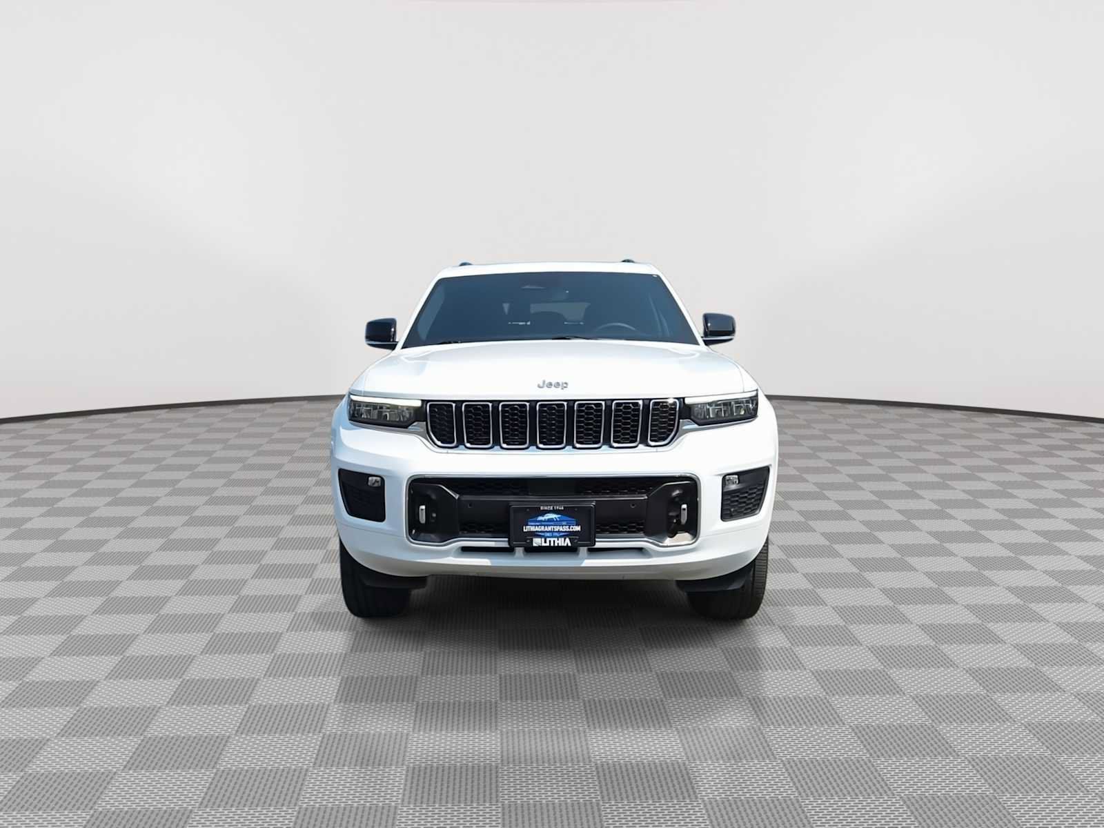 Used 2023 Jeep Grand Cherokee L Overland w/ Rear Seat Video Group I AWD/4WD image 3