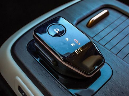 Used 2023 Nissan Ariya AWD image 25